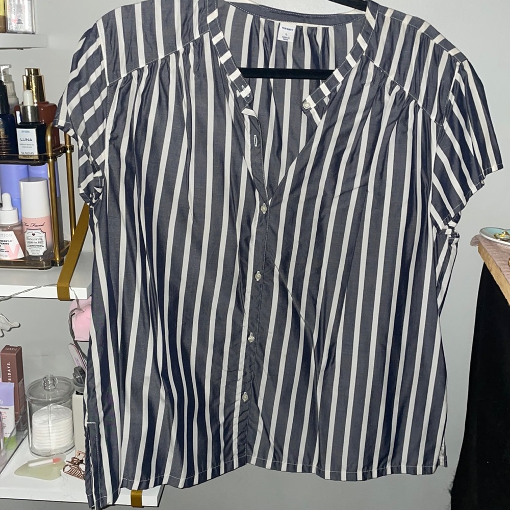 Old Navy blue and white stripe button down top Sz L